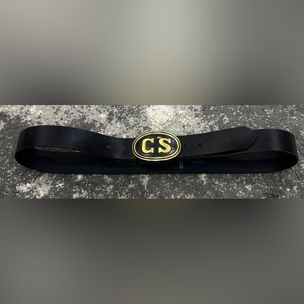 Confederate Civil War-style belt buckle on a Levis’s black leather belt L 38-40